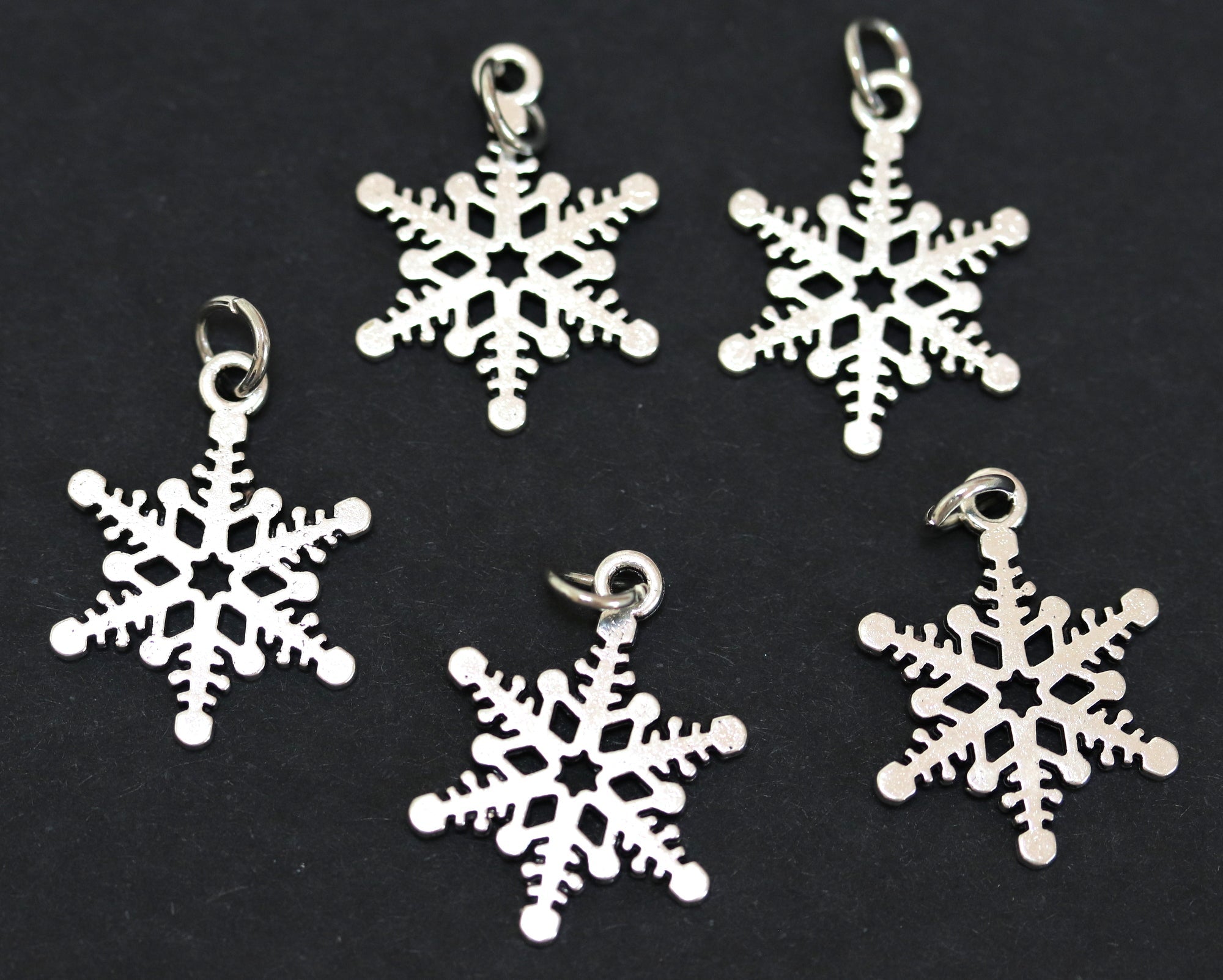 Snowflake charm 18x15mm platinum silver plated metal alloy pendant