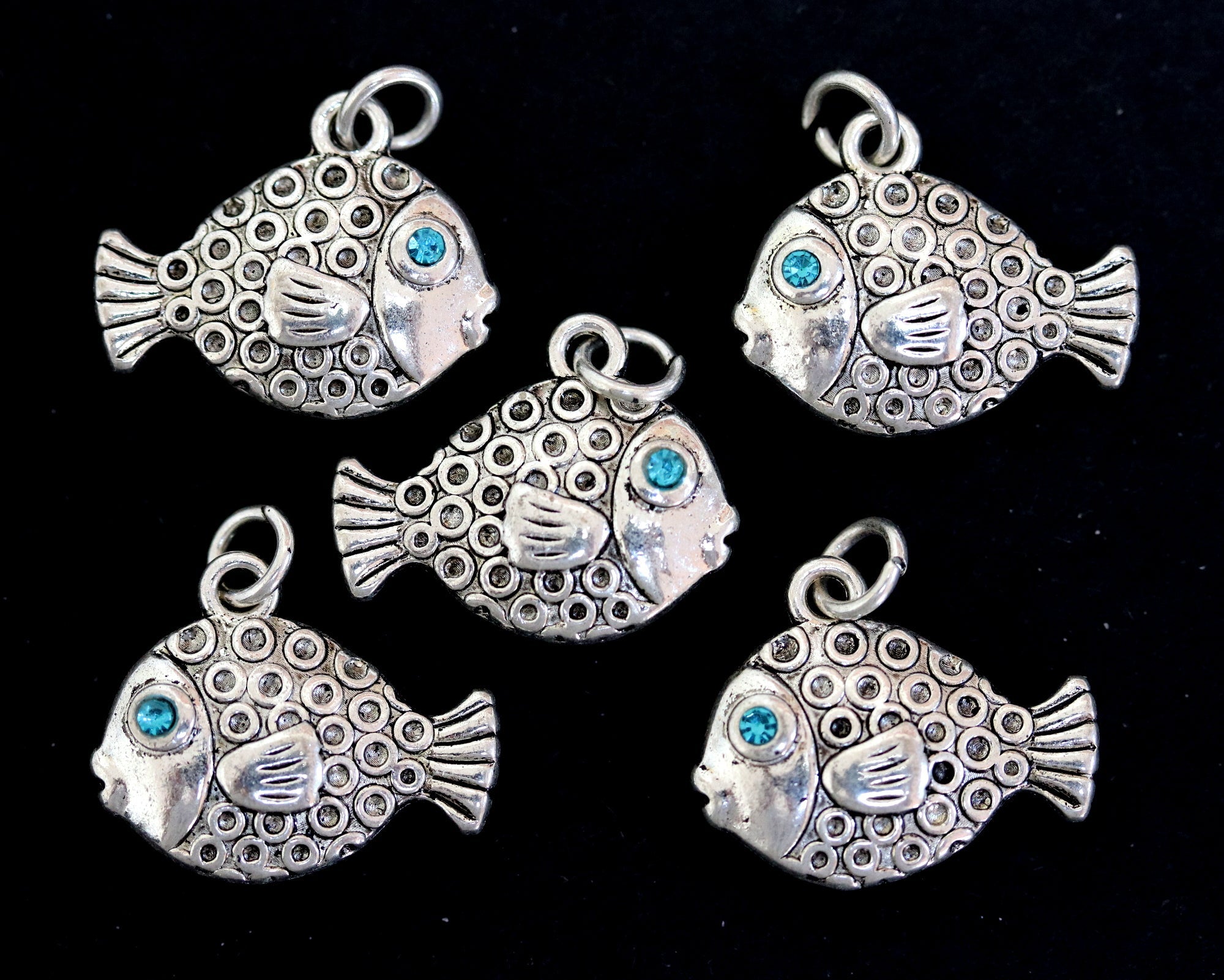 Fish charm 16x20mm antique silver plated metal alloy pendant