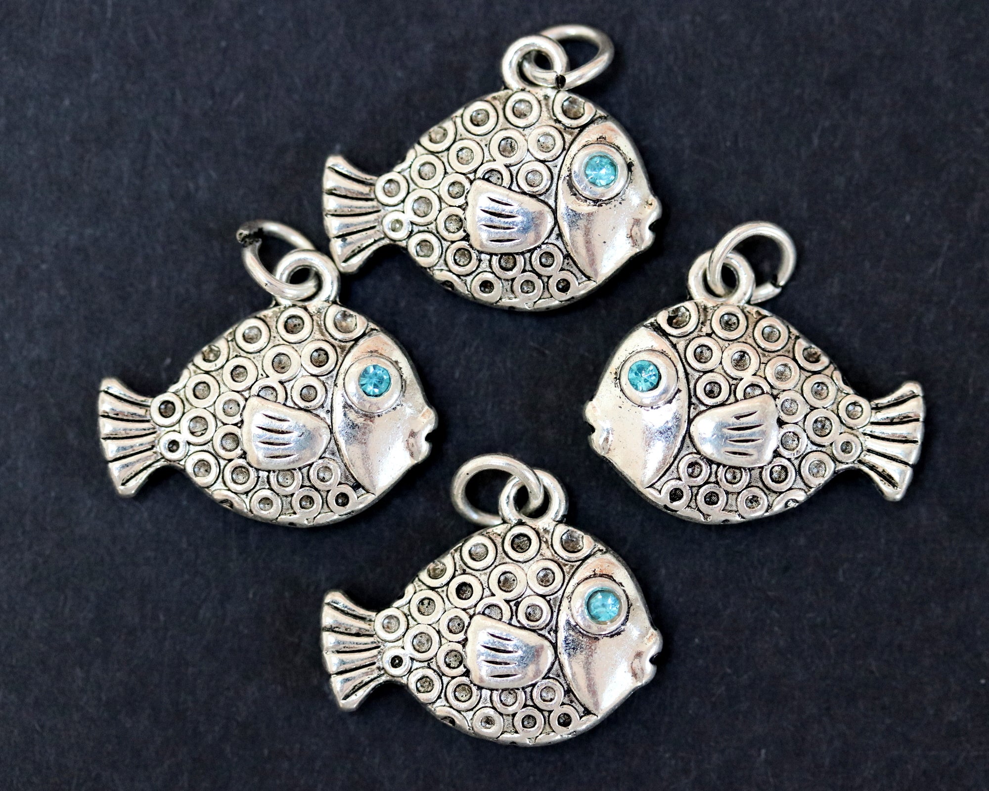 Fish charm 16x20mm antique silver plated metal alloy pendant