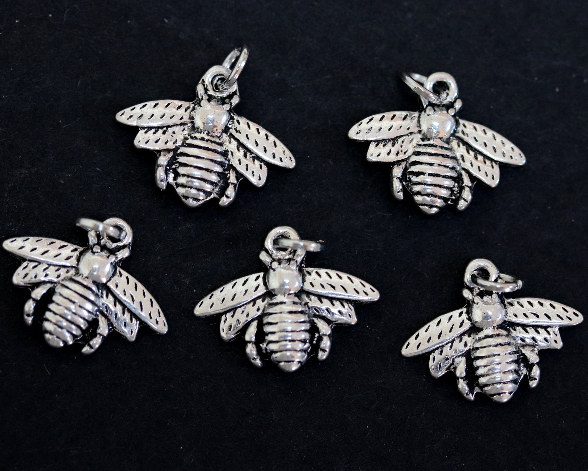 Bee charm 14x17mm antique silver plated metal alloy pendant - Oz Beads 