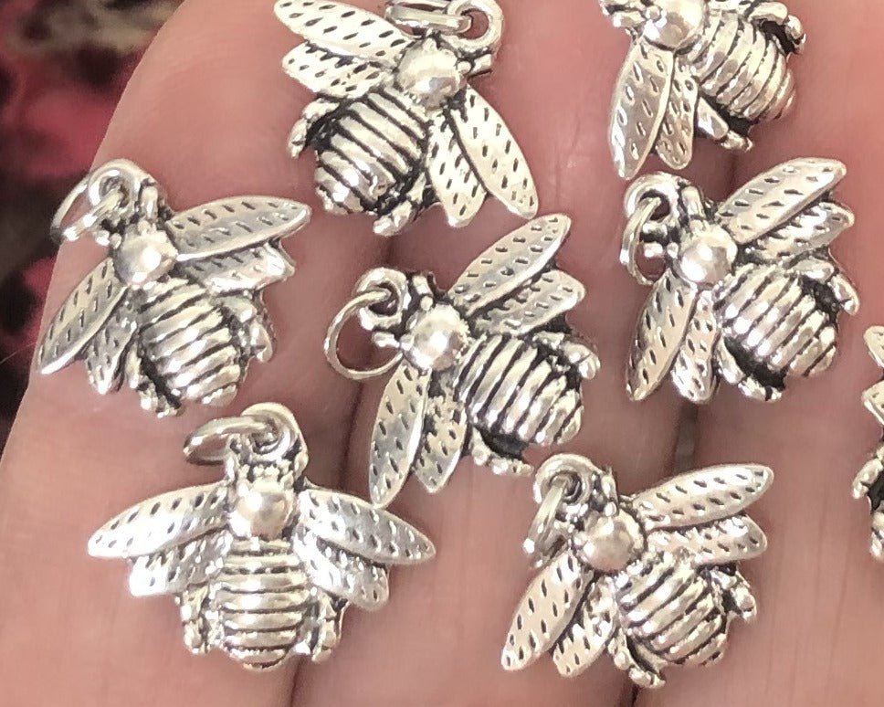 Bee charm 14x17mm antique silver plated metal alloy pendant - Oz Beads 