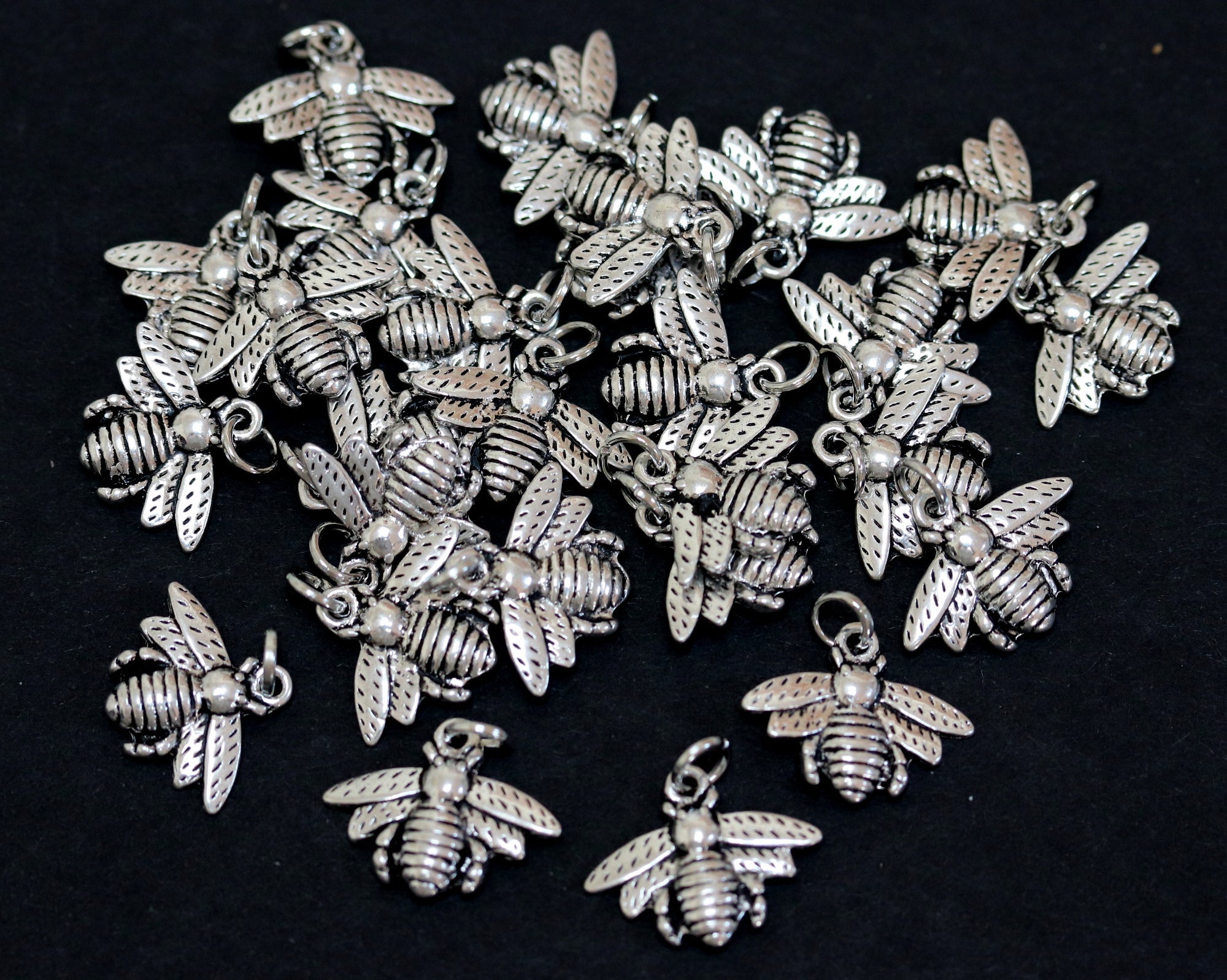 Bee charm 14x17mm antique silver plated metal alloy pendant - Oz Beads 