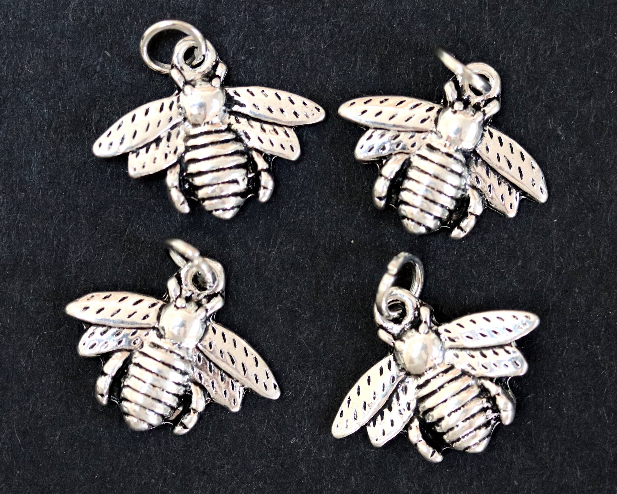 Bee charm 14x17mm antique silver plated metal alloy pendant - Oz Beads 