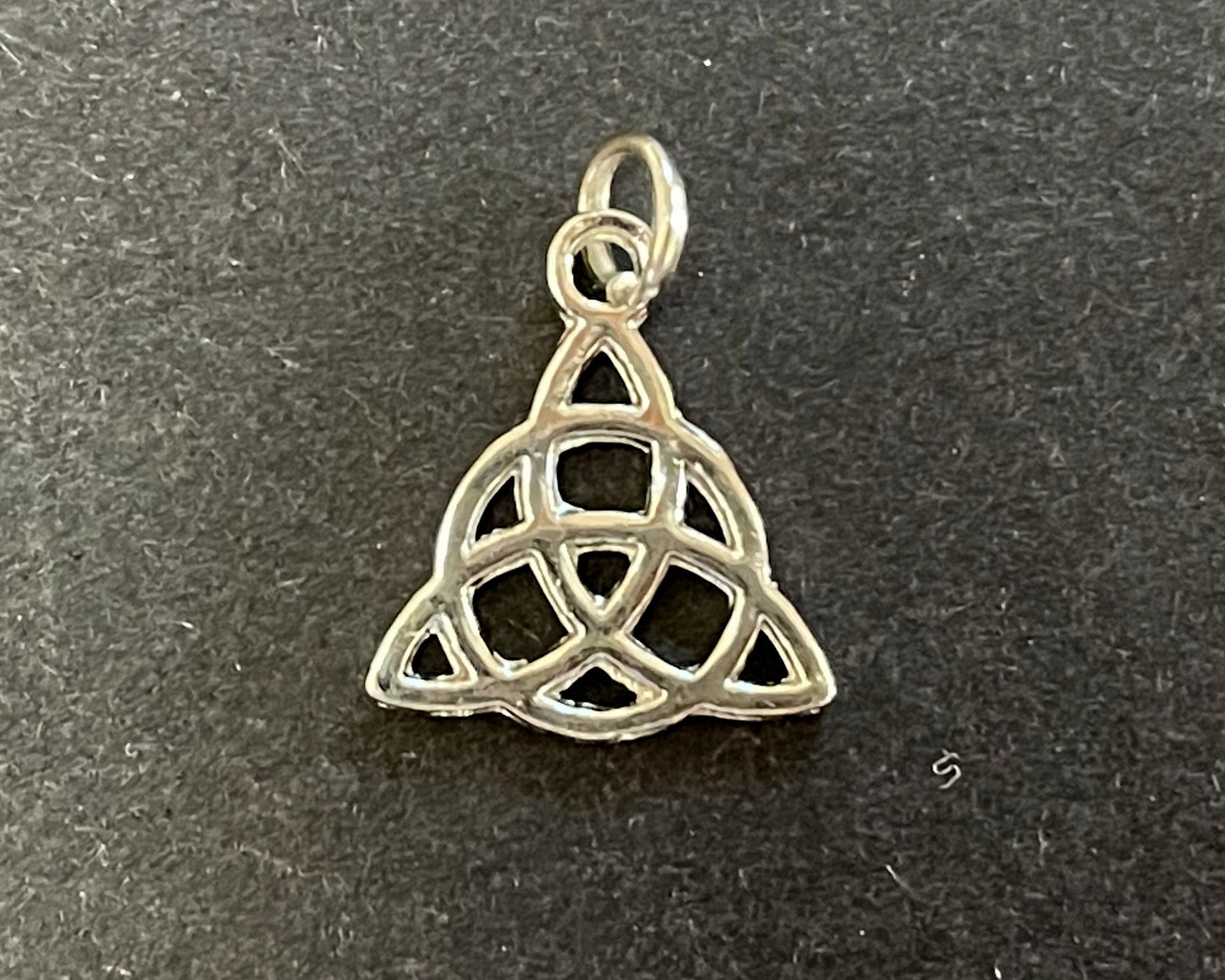 Celtic Trinity Knot charm 16x14mm platinum silver plated metal alloy pendant - Oz Beads 