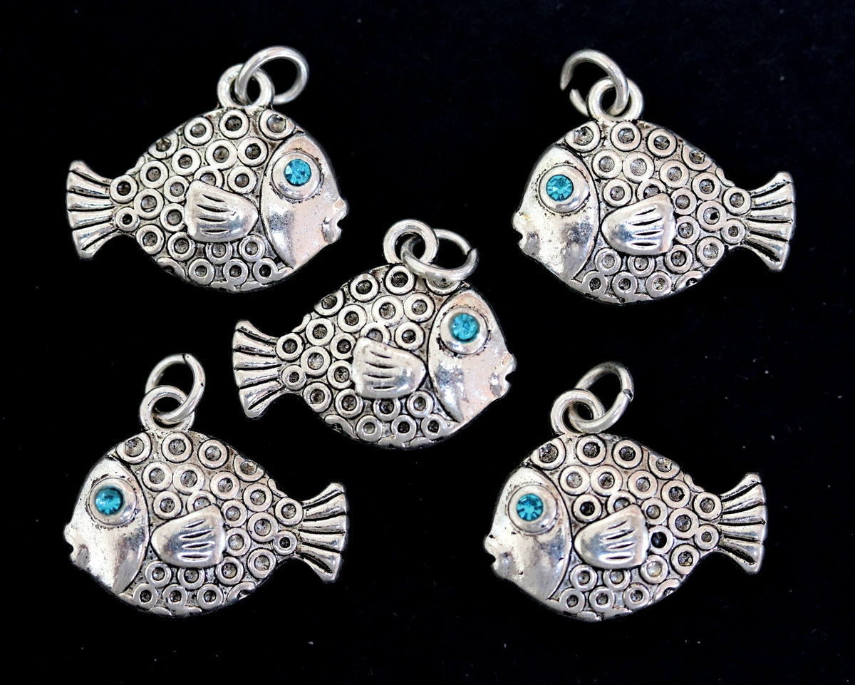 Fish charm 16x20mm antique silver plated metal alloy pendant - Oz Beads 