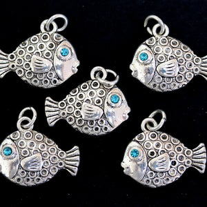 Fish charm 16x20mm antique silver plated metal alloy pendant - Oz Beads 