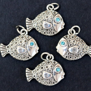 Fish charm 16x20mm antique silver plated metal alloy pendant - Oz Beads 