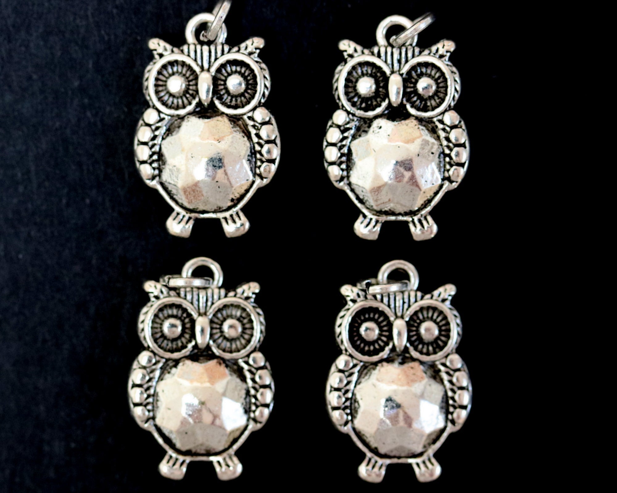 Owl charm 20x14mm antique silver metal alloy pendant - Oz Beads 