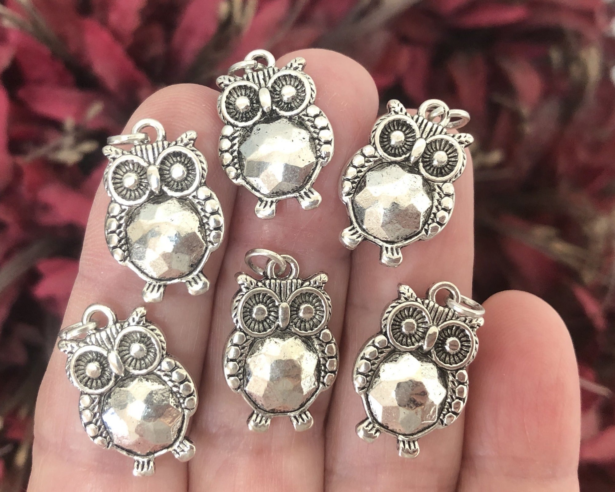 Owl charm 20x14mm antique silver metal alloy pendant - Oz Beads 