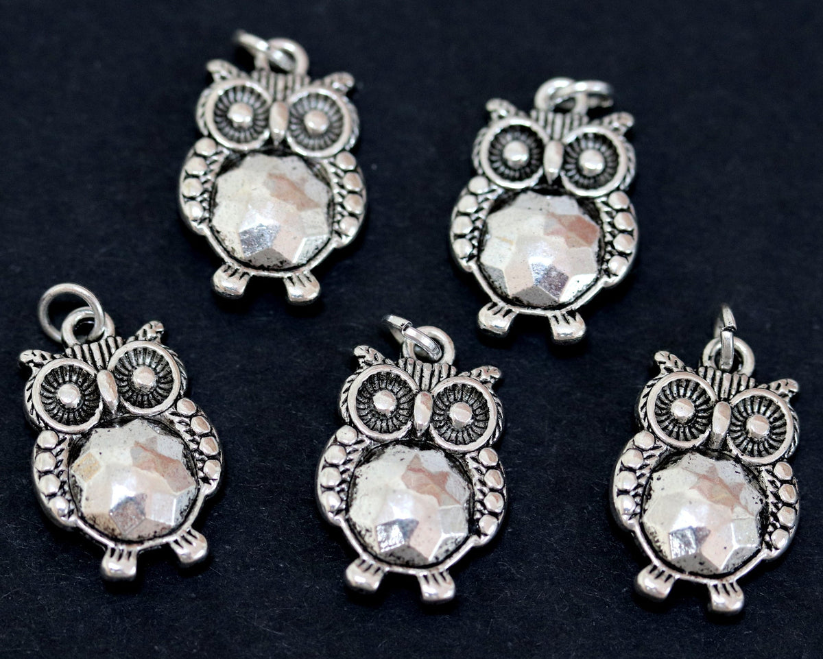Owl charm 20x14mm antique silver metal alloy pendant - Oz Beads 