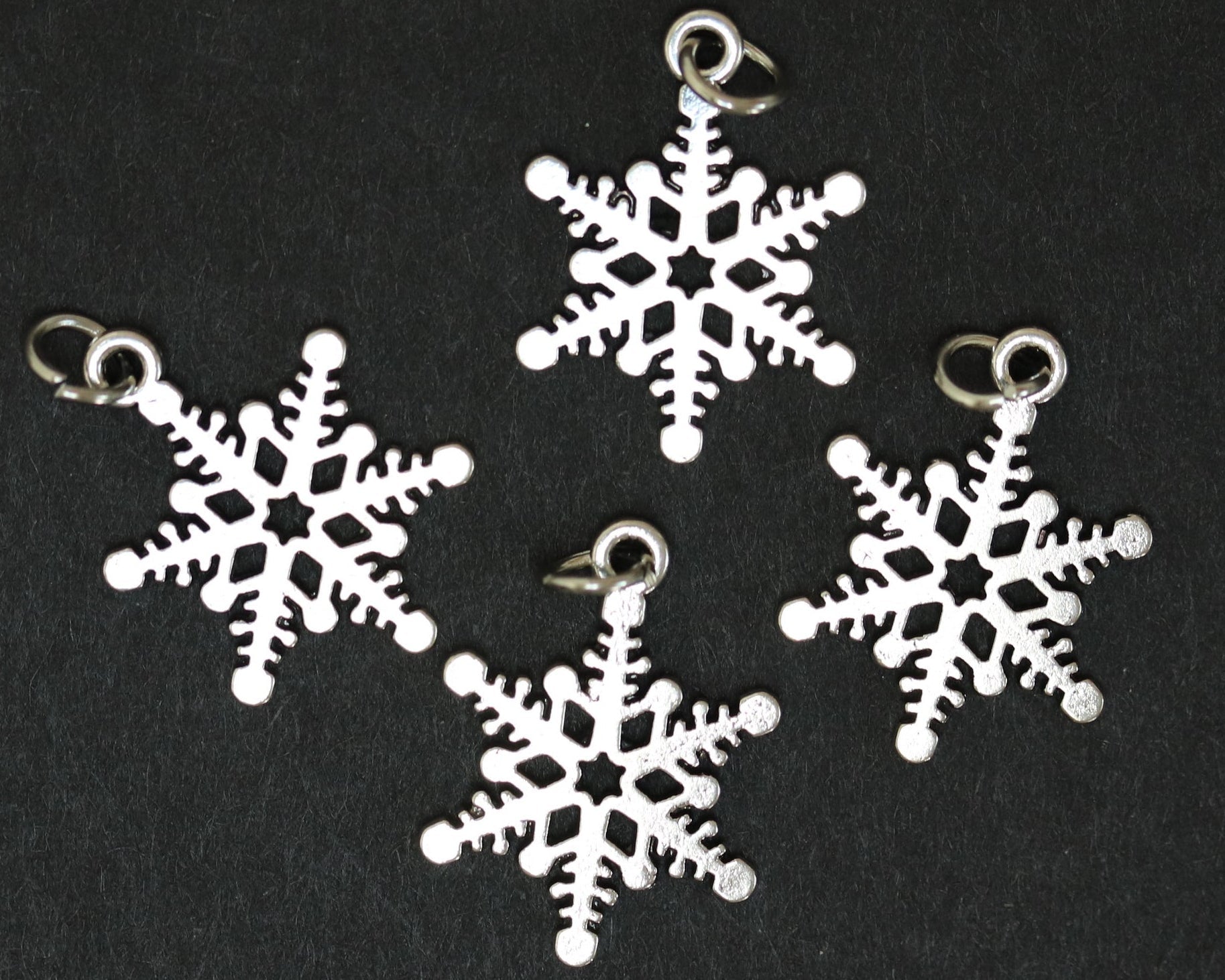Snowflake charm 18x15mm platinum silver plated metal alloy pendant - Oz Beads 