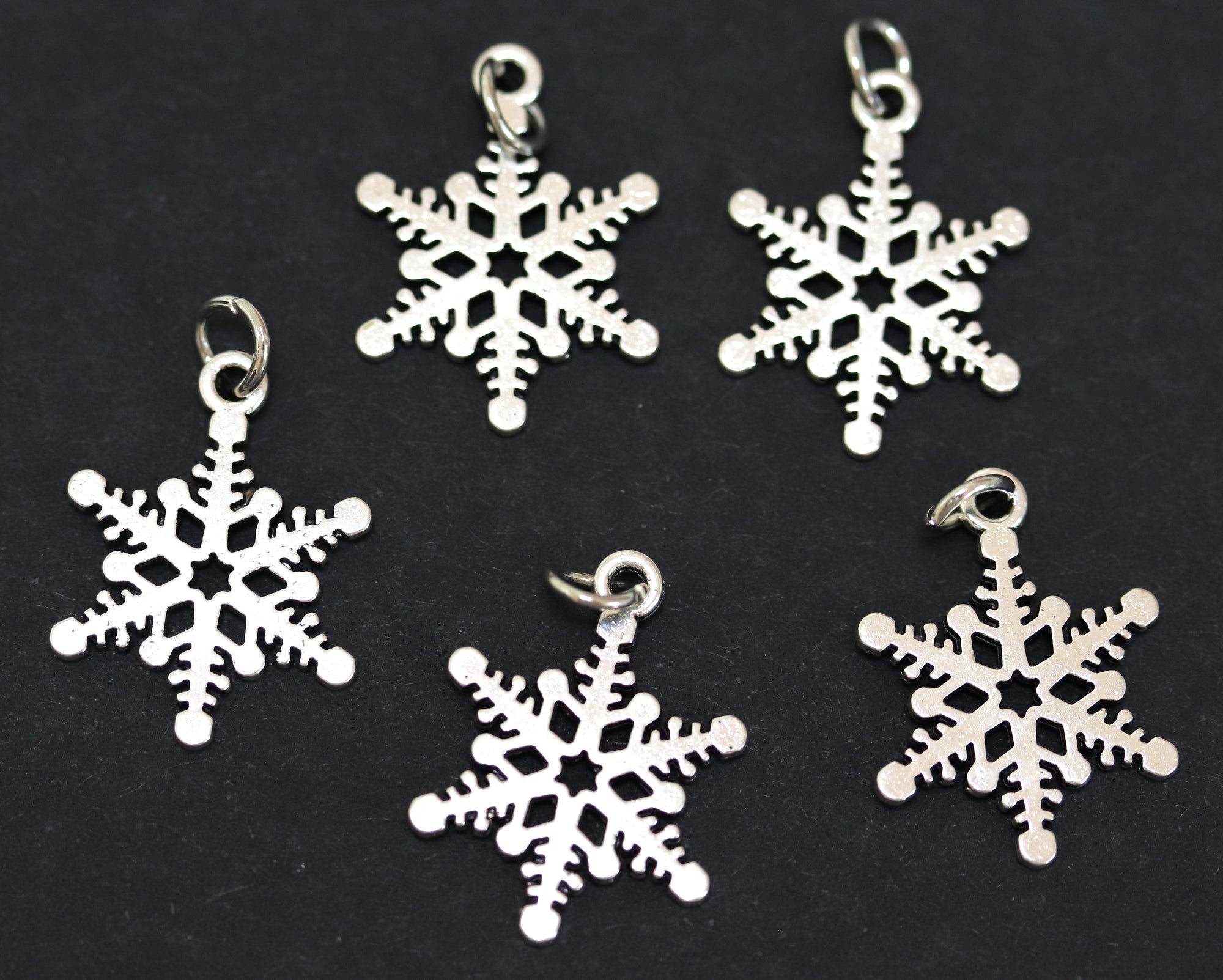 Snowflake charm 18x15mm platinum silver plated metal alloy pendant - Oz Beads 