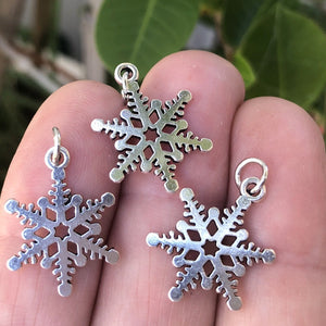 Snowflake charm 18x15mm platinum silver plated metal alloy pendant - Oz Beads 