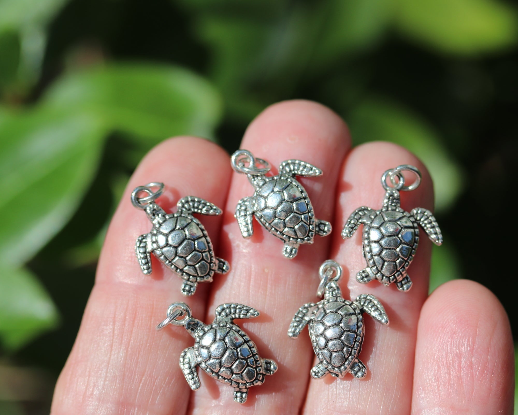 Turtle charm 18x15mm antique silver plated metal alloy pendant - Oz Beads 